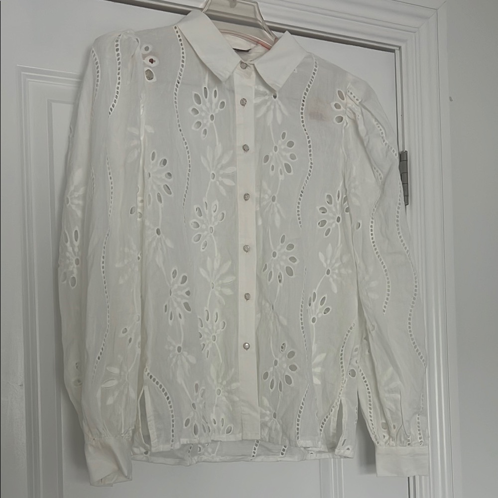 WHITE EYELET BLOUSE WITH PUFF SLEEVES